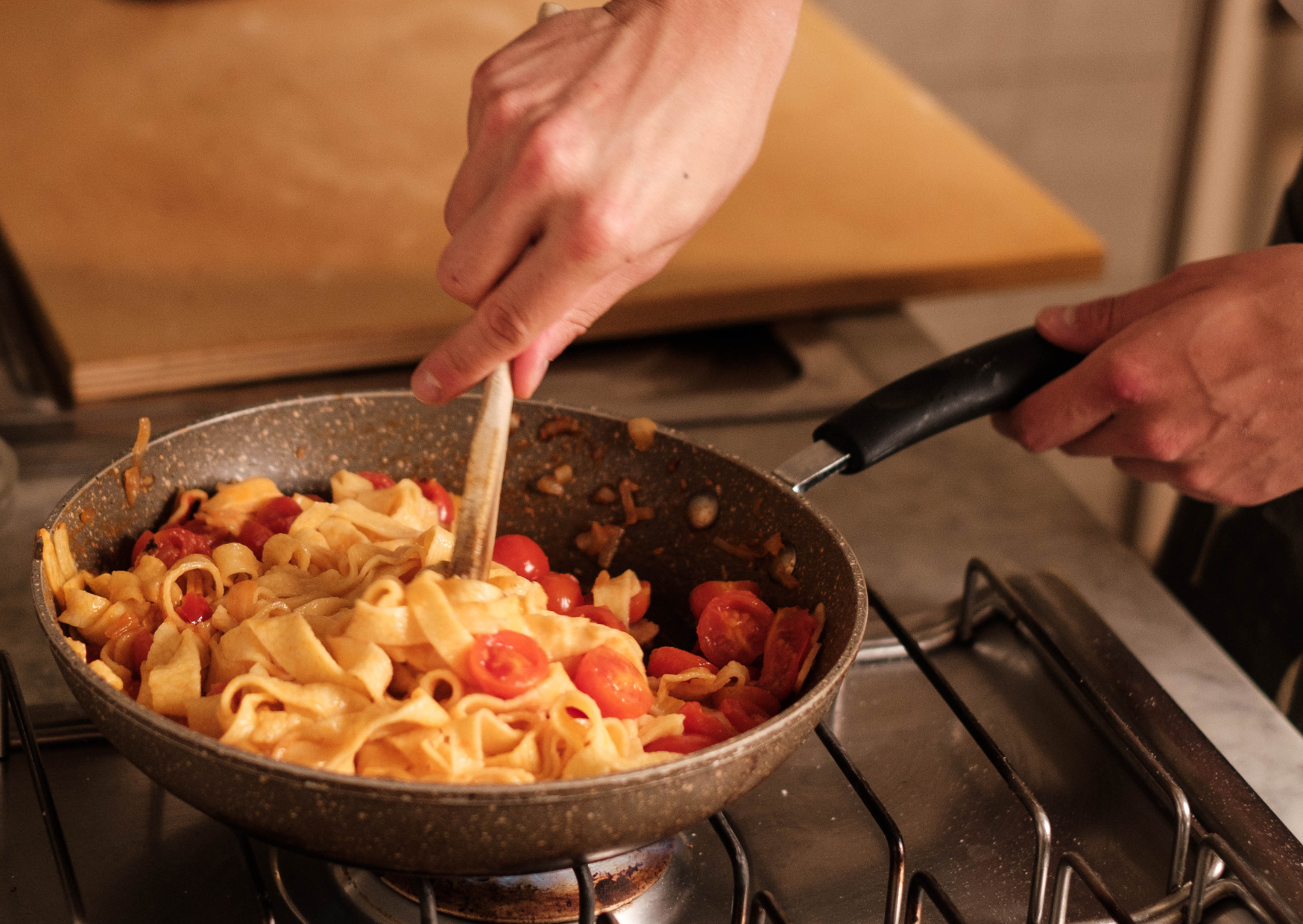 Before You Eat Pasta in Naples, Learn This Rule: This Pasta Habit Screams “Tourist” in Naples 5 cooking pasta in Naples 6
