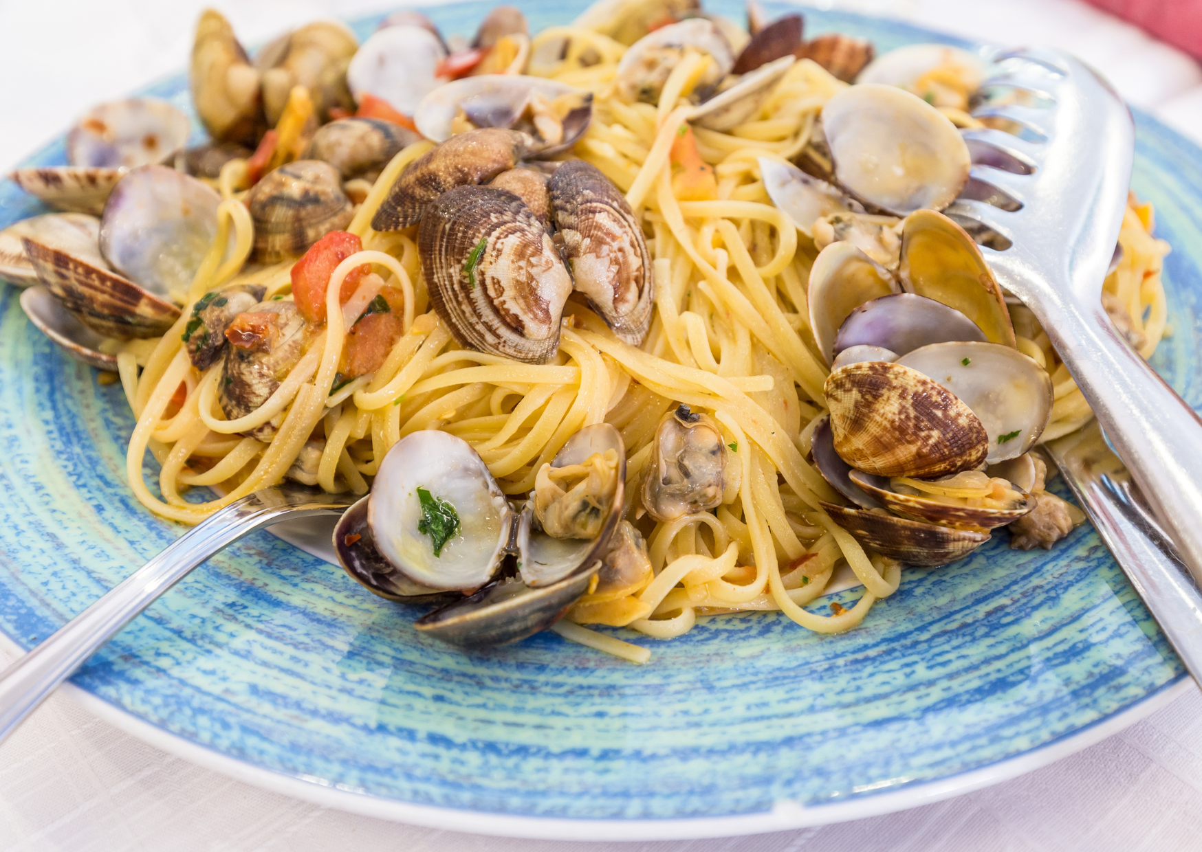 Before You Eat Pasta in Naples, Learn This Rule: This Pasta Habit Screams “Tourist” in Naples 6 cooking pasta in Naples 7