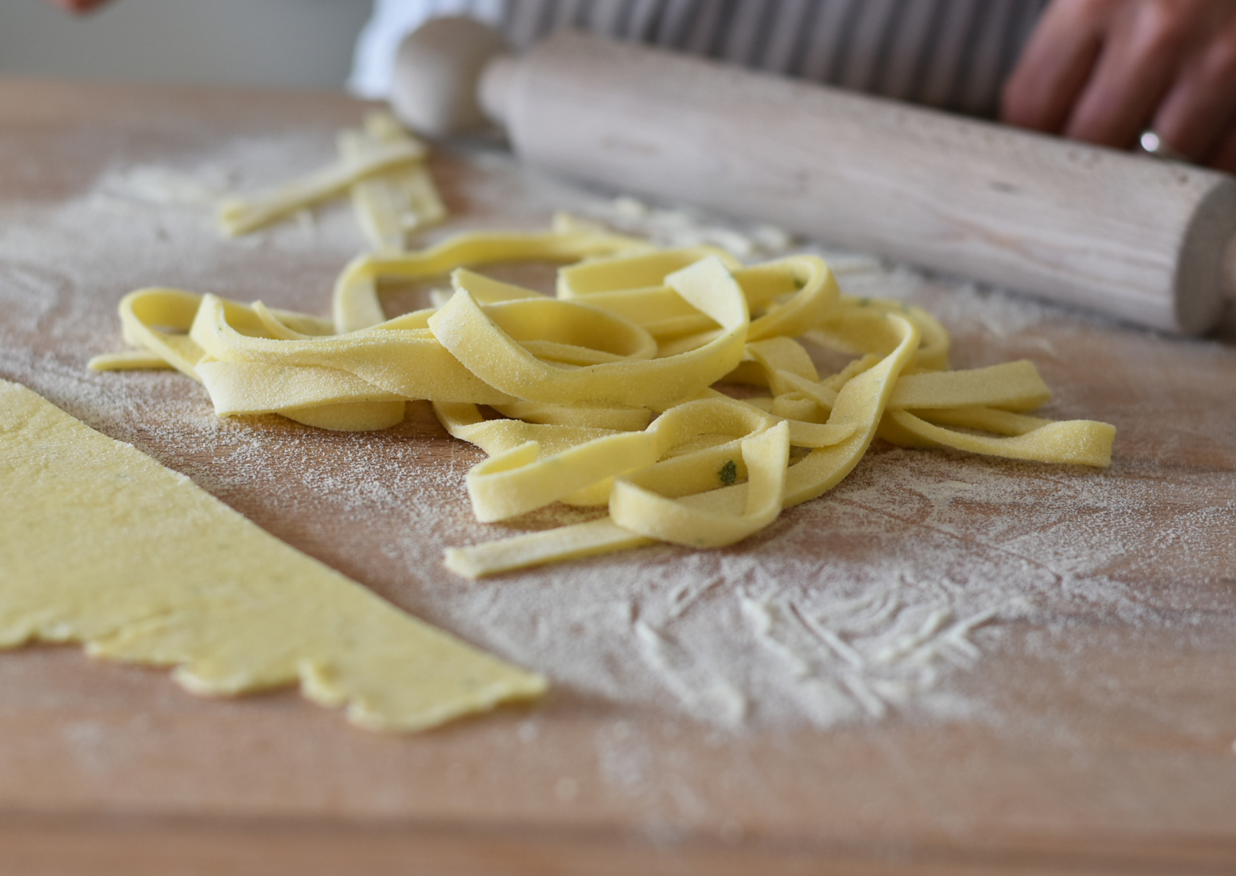 Before You Eat Pasta in Naples, Learn This Rule: This Pasta Habit Screams “Tourist” in Naples 1 cooking pasta in Naples