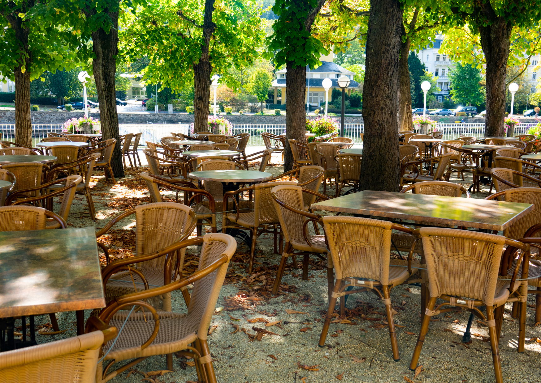 The French Restaurant Seating That Puts Americans by the Bathroom on Purpose 4 French Restaurant Seating 3