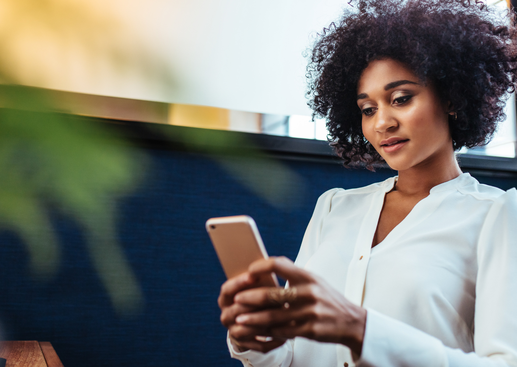 Why French Women Ghost Americans Who Text “Good Morning Beautiful” Daily 3 French woman texting 3