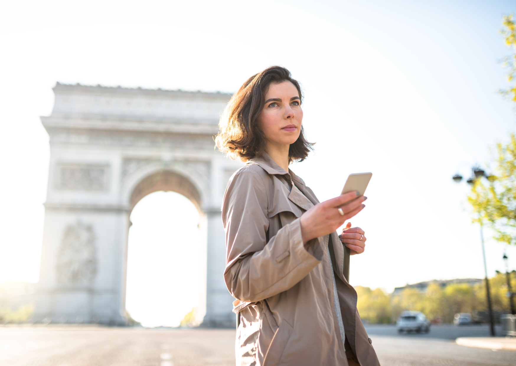 Why French Women Ghost Americans Who Text “Good Morning Beautiful” Daily 2 French woman texting 5