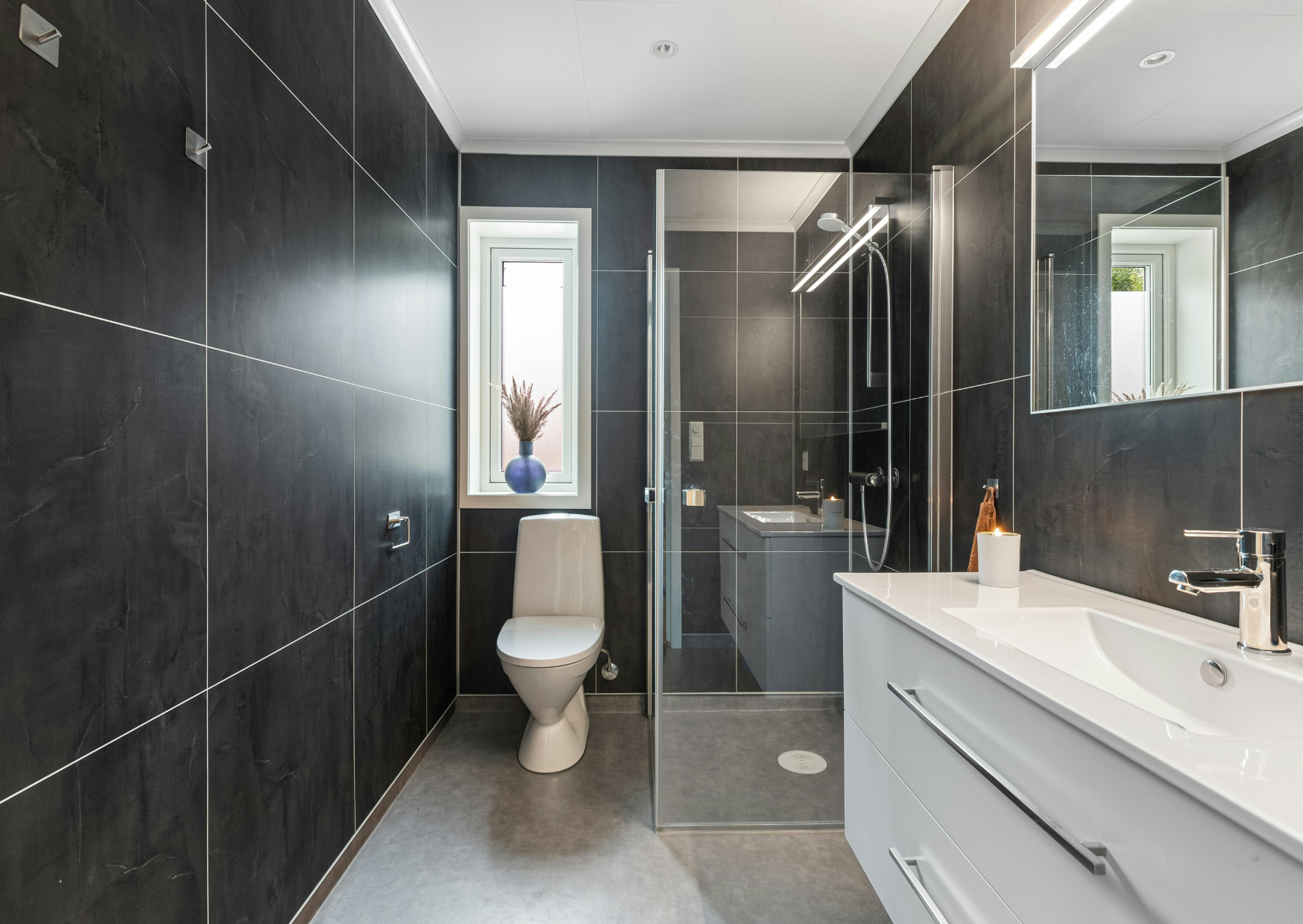 Spanish Bathrooms 4