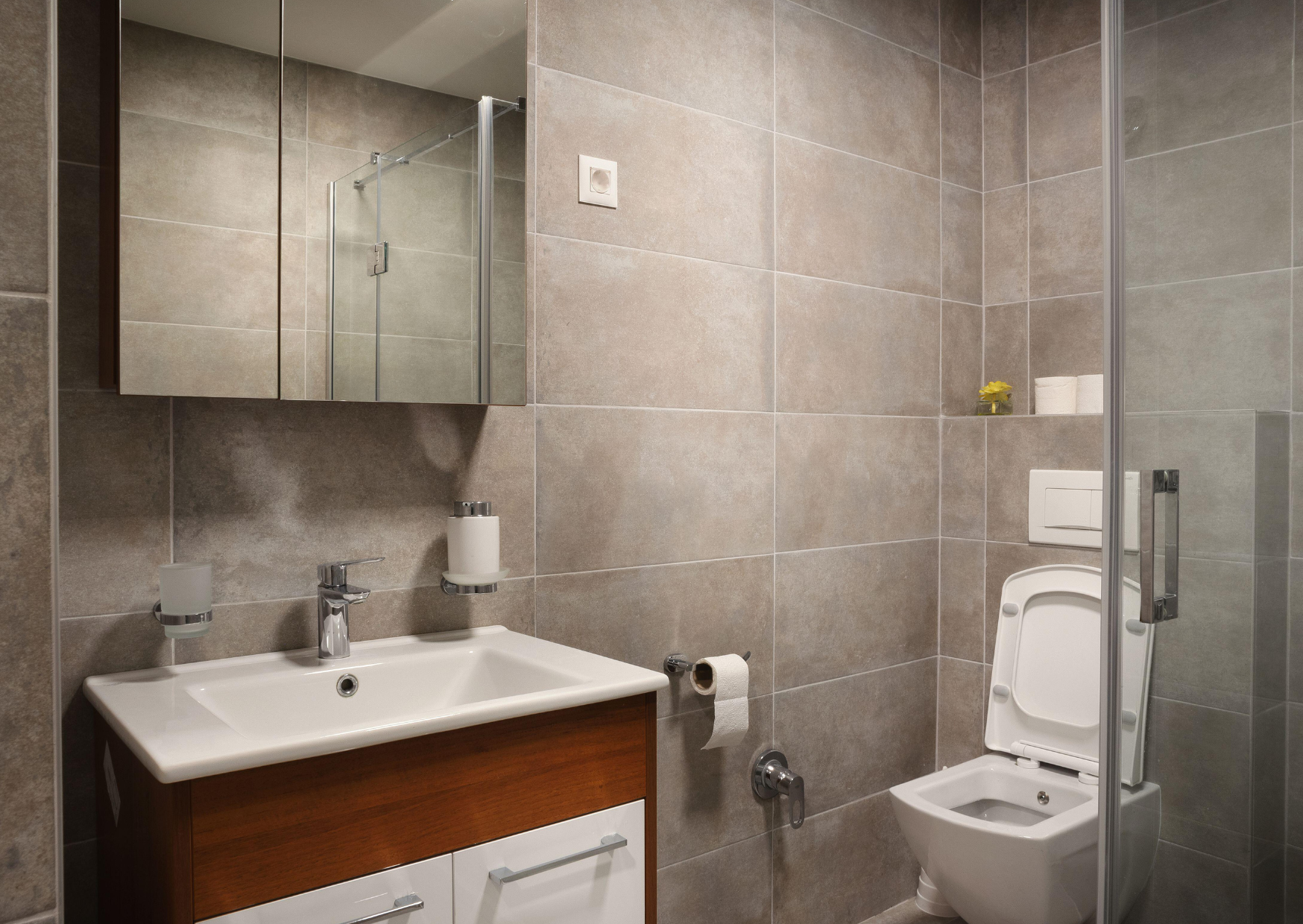 Spanish Bathrooms 5 1