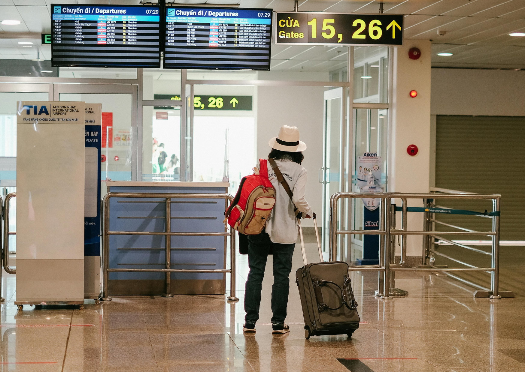 Travelers Think They Are Covered: Your Travel Insurance May Be Invalid the Moment You Book a One-Way Ticket 1 Airport mistakes 2