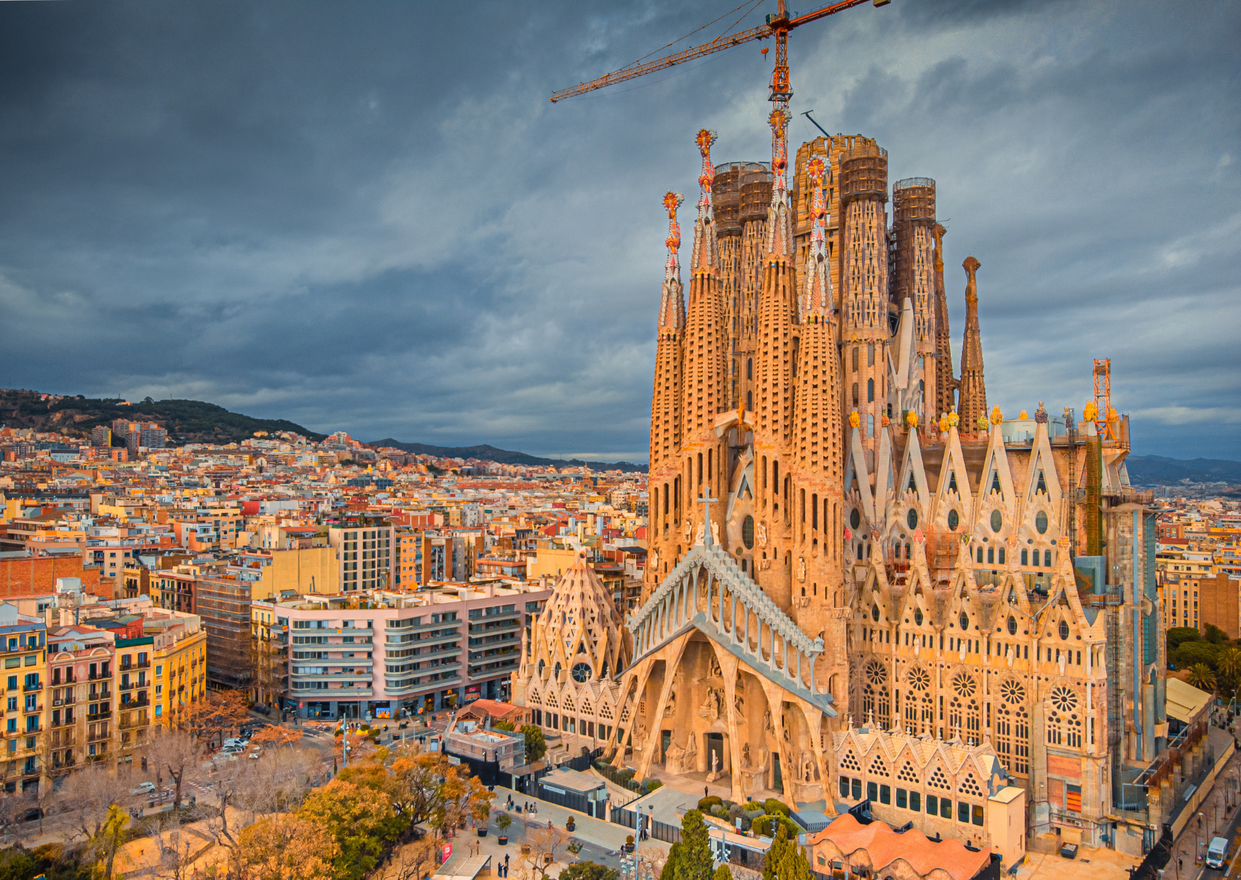 Barcelona’s Anti-Tourist Rules In 2025: Tourists, Residents, And What Actually Changes 6 Barcelona Tourists