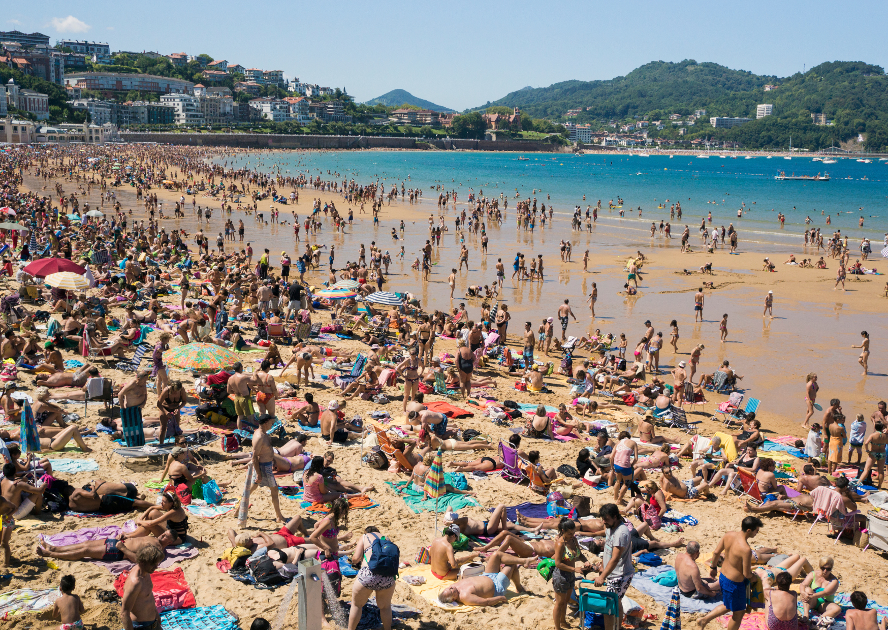 Why European Beaches Don’t Sell $200 Cover-Ups Americans “Need” 5 European beach items 3