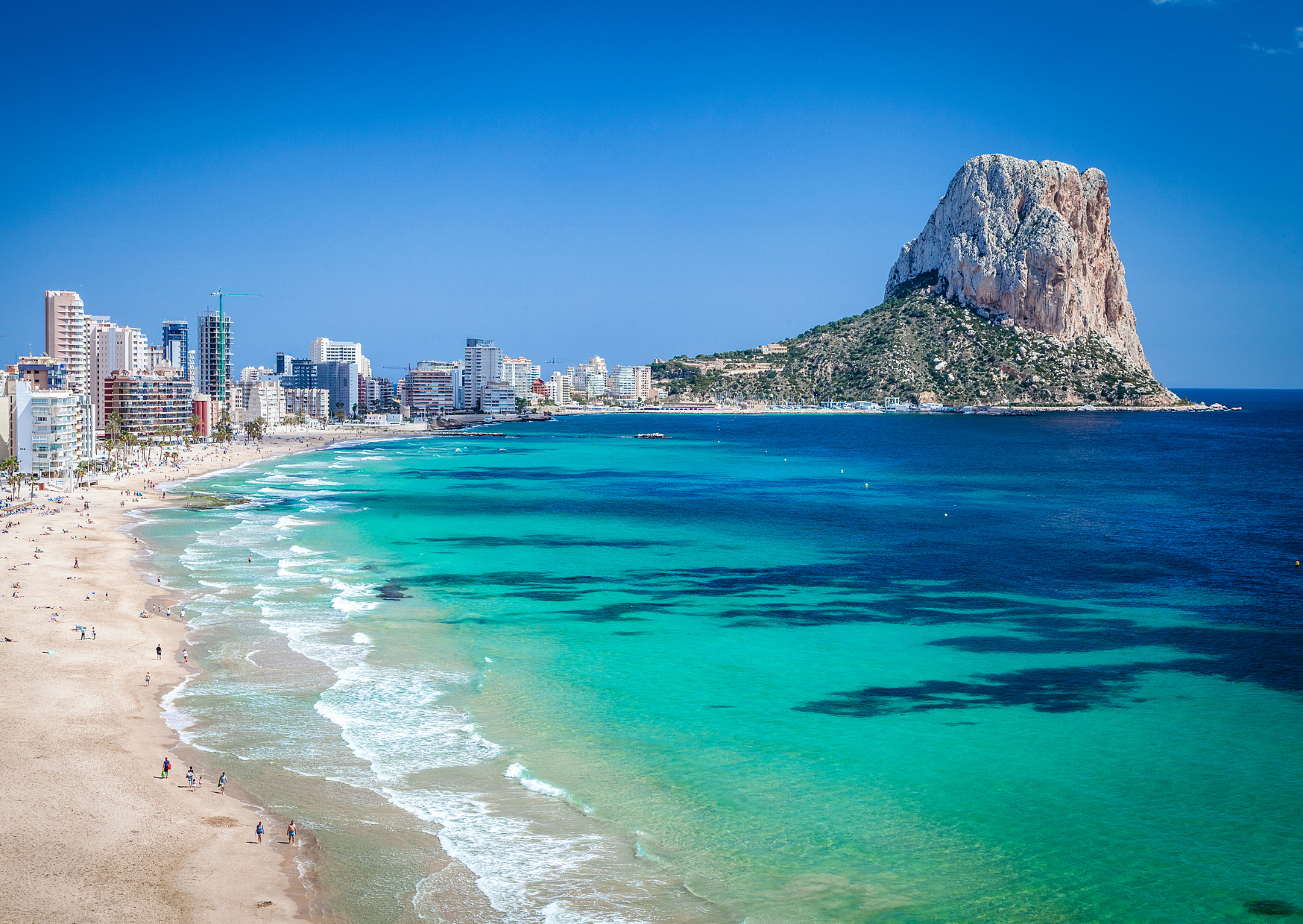 Why European Beaches Don’t Sell $200 Cover-Ups Americans “Need” 7 European beach items 4