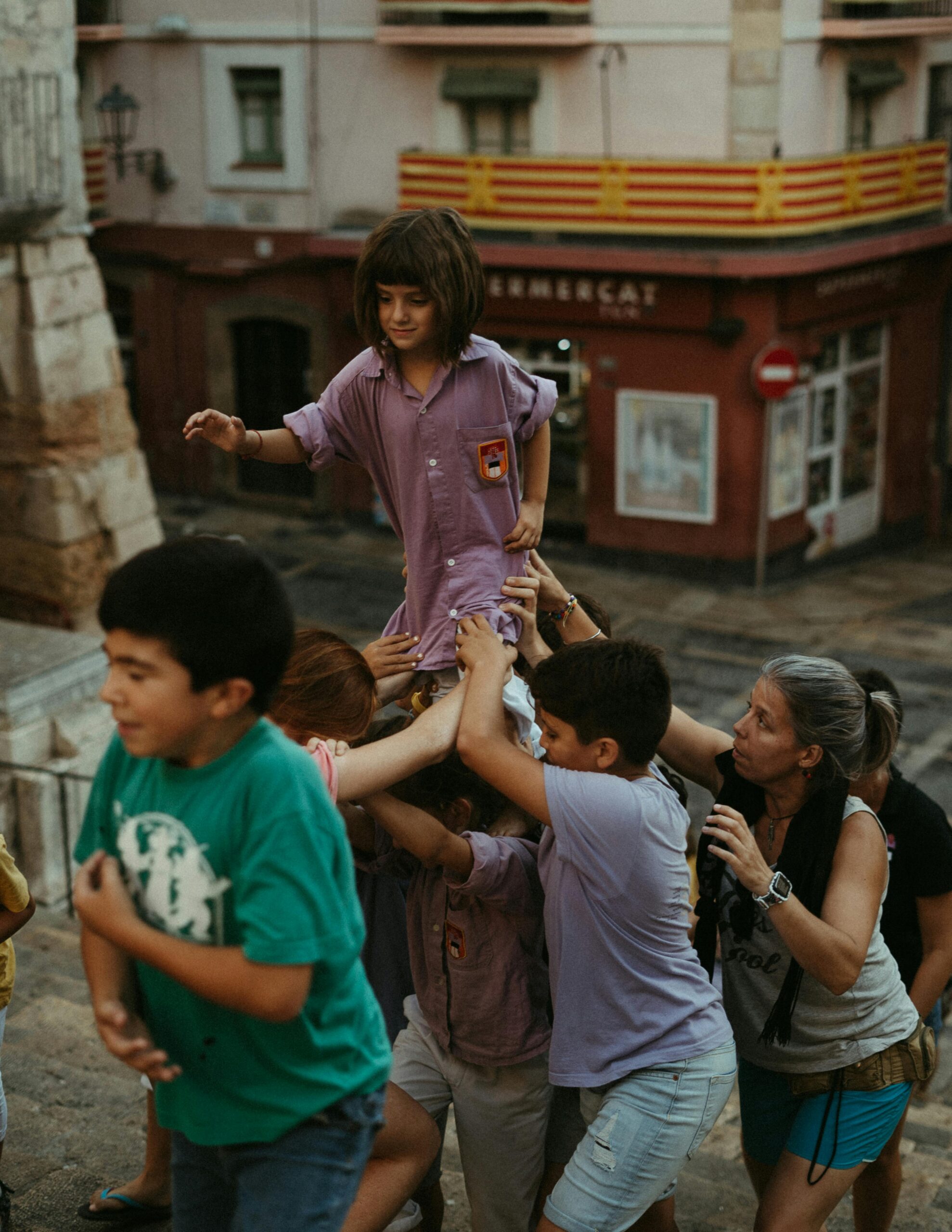 Raising a Child in Spain Costs €300 Monthly — Americans Pay $2,000 9 family in Spain 8 scaled