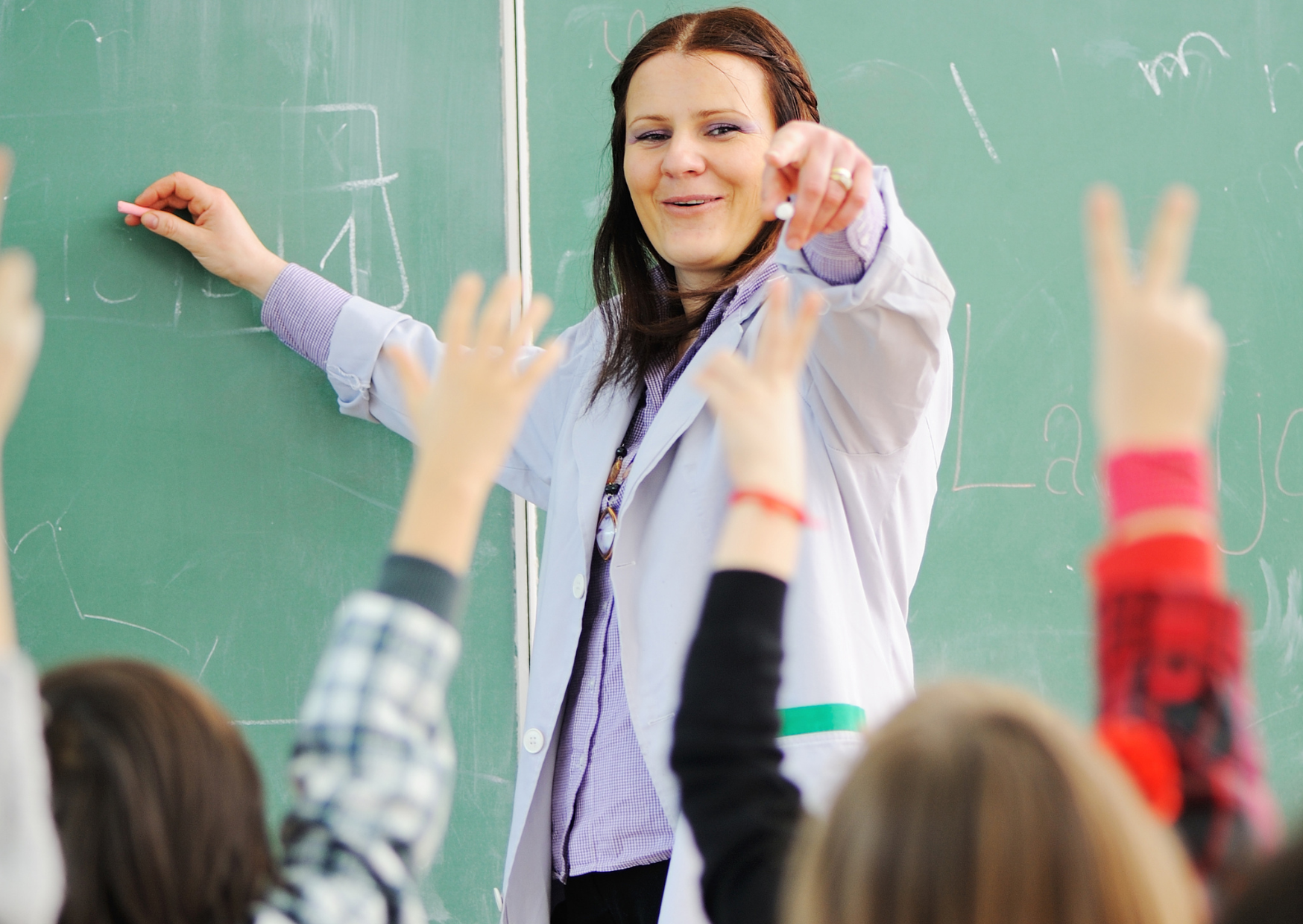 The EU Teaching Crisis, Americans Getting Instant €3,000 Per Month Offers 3 teacher in Europe 4