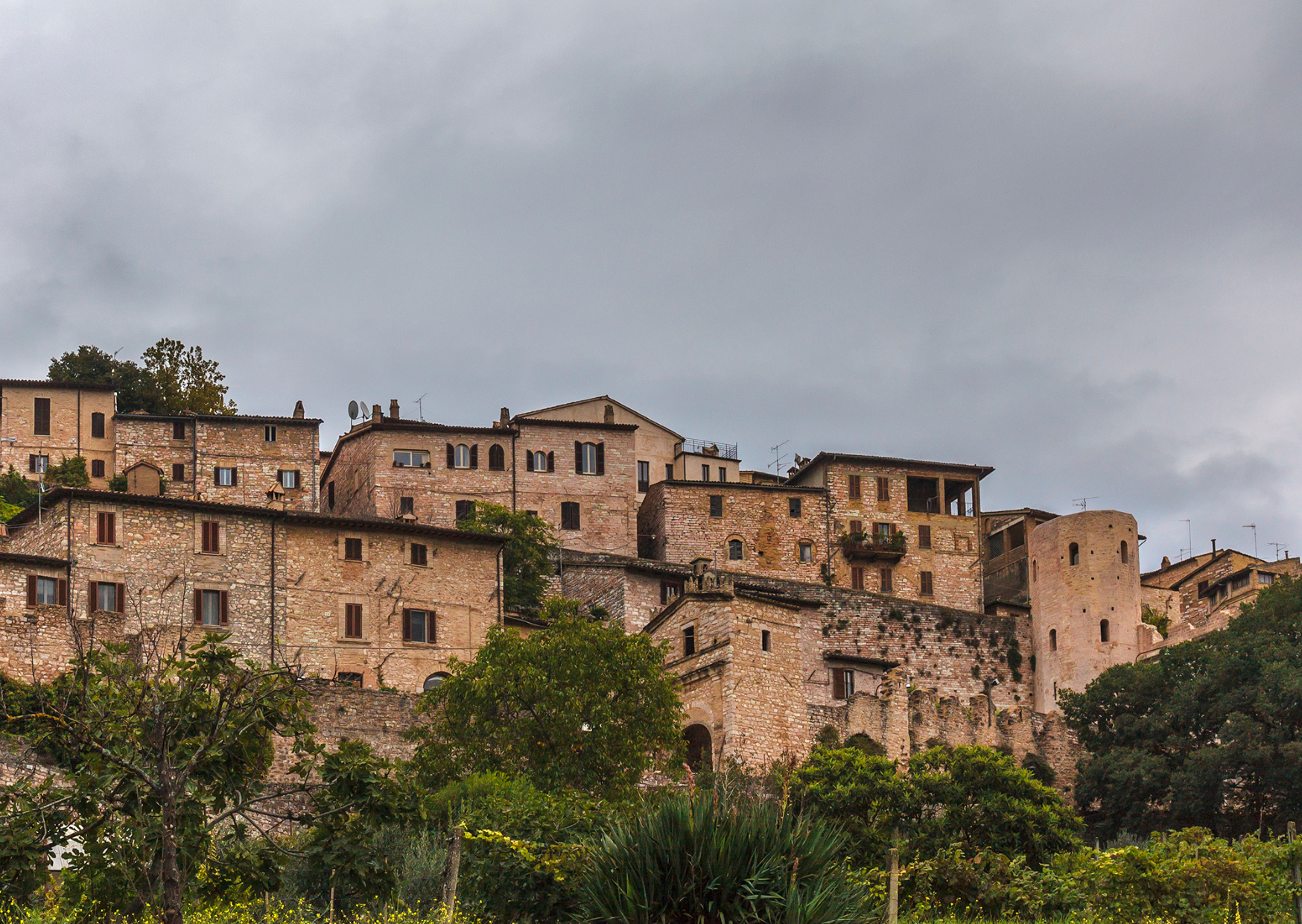 Americans Spend $5,000 A Month To Live Like This: Italians Spend €1,400 2 Italy Spello