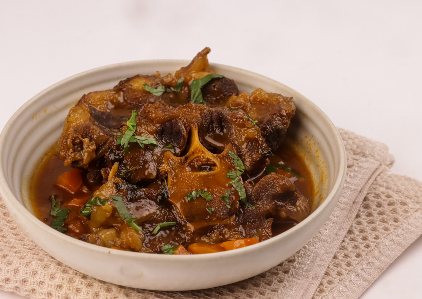 My Husband’s Grandmother Cooked Oxtail This Way for 60 Years And Never Changed the Recipe 1 Spanish