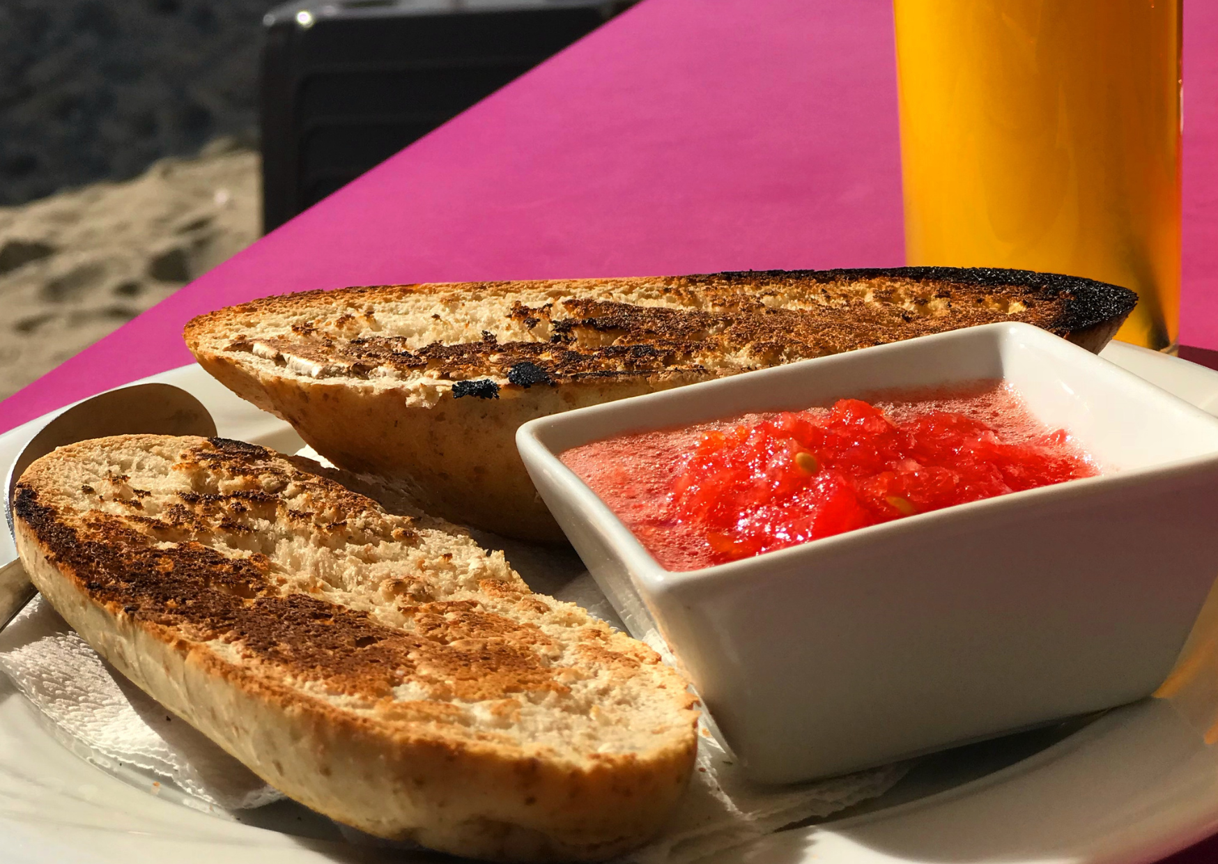 Why Spanish People Have Two Breakfast Times, And Why Americans Should Too 1 Spanish people eating breakfast 4