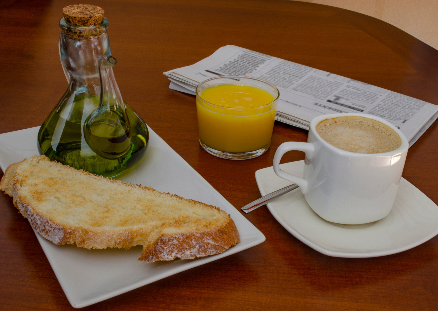 Why Spanish People Have Two Breakfast Times, And Why Americans Should Too 5 Spanish people eating breakfast 6