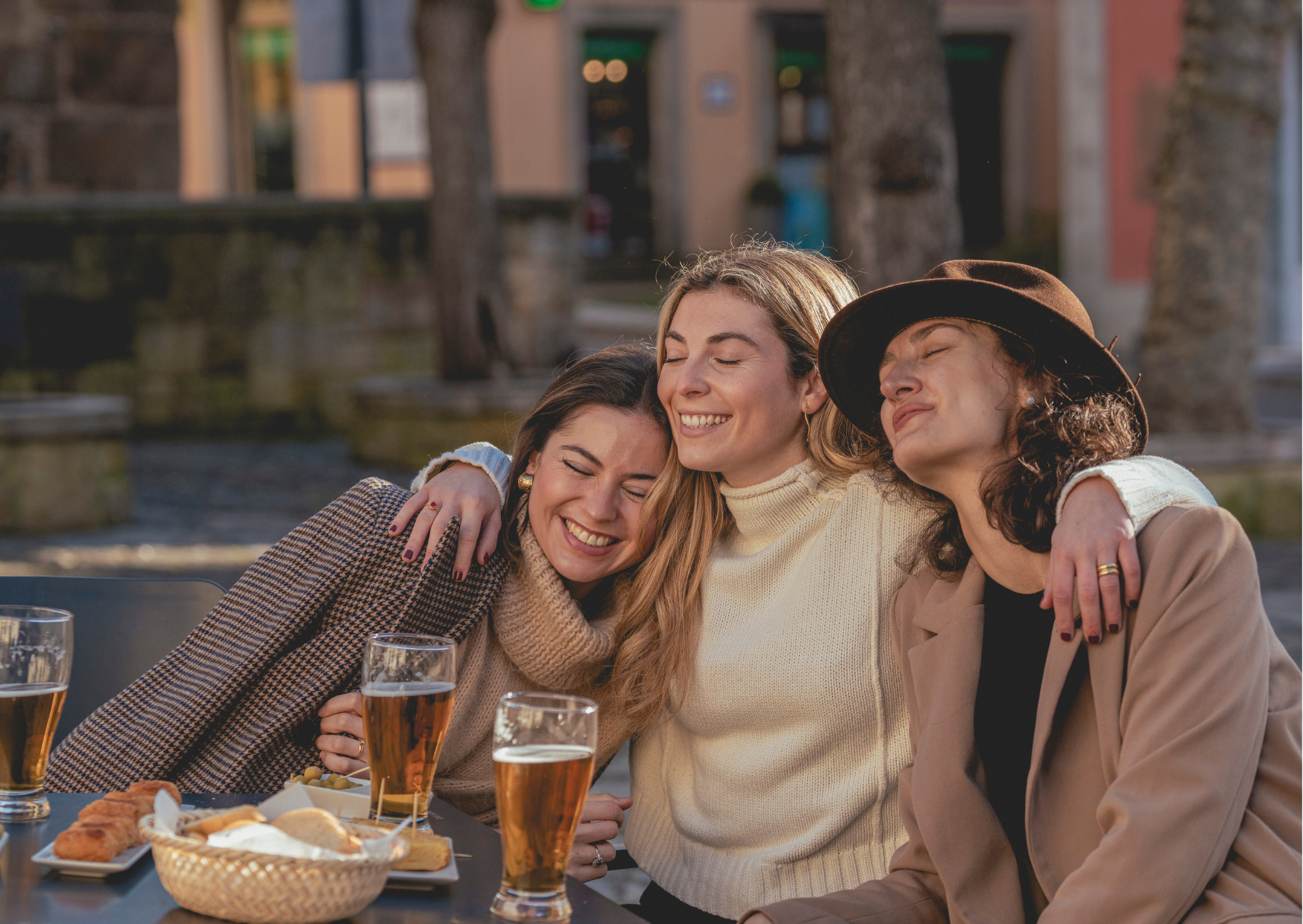 Want to Blend In in Spain? Stop Doing These 9 Very American Things 5 Spanish people 3