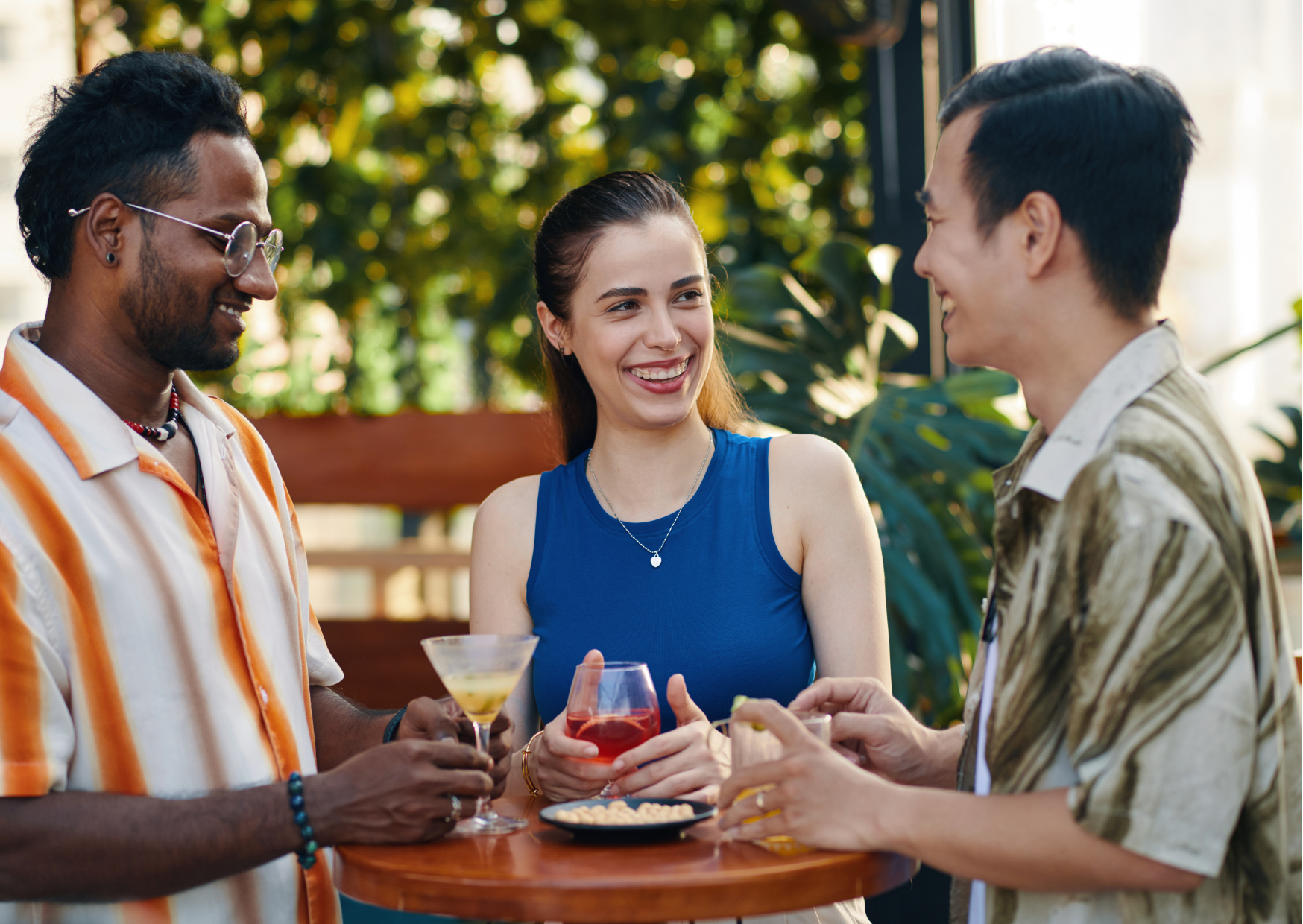 Want to Blend In in Spain? Stop Doing These 9 Very American Things 6 Spanish people 4
