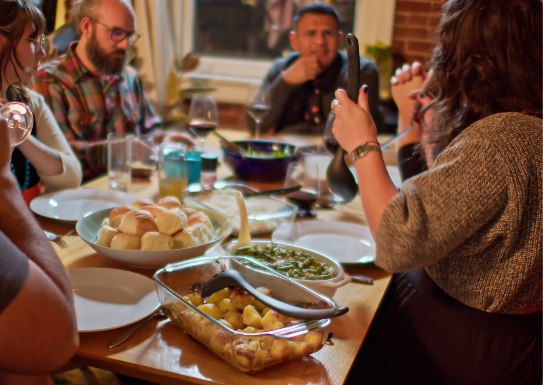 Why European Neighbors Stop Inviting Americans Over After 3 Visits 2 inviting guests 5