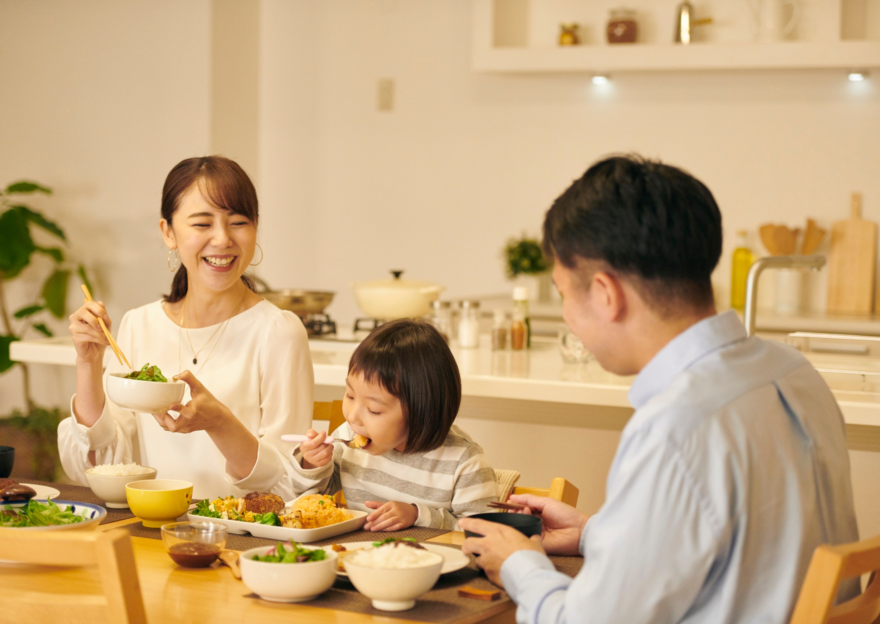 Japanese people eating rice 5