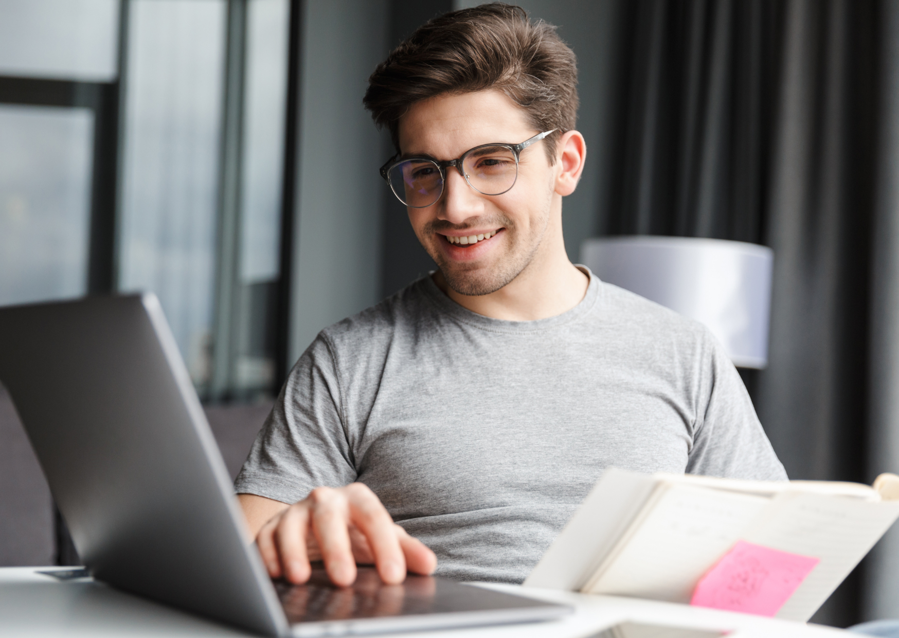 This 30-Second Trick Could Save You Money on European Flights: Why Clearing Your Cookies Can Save €200 on European Flights 3 using the laptop 4