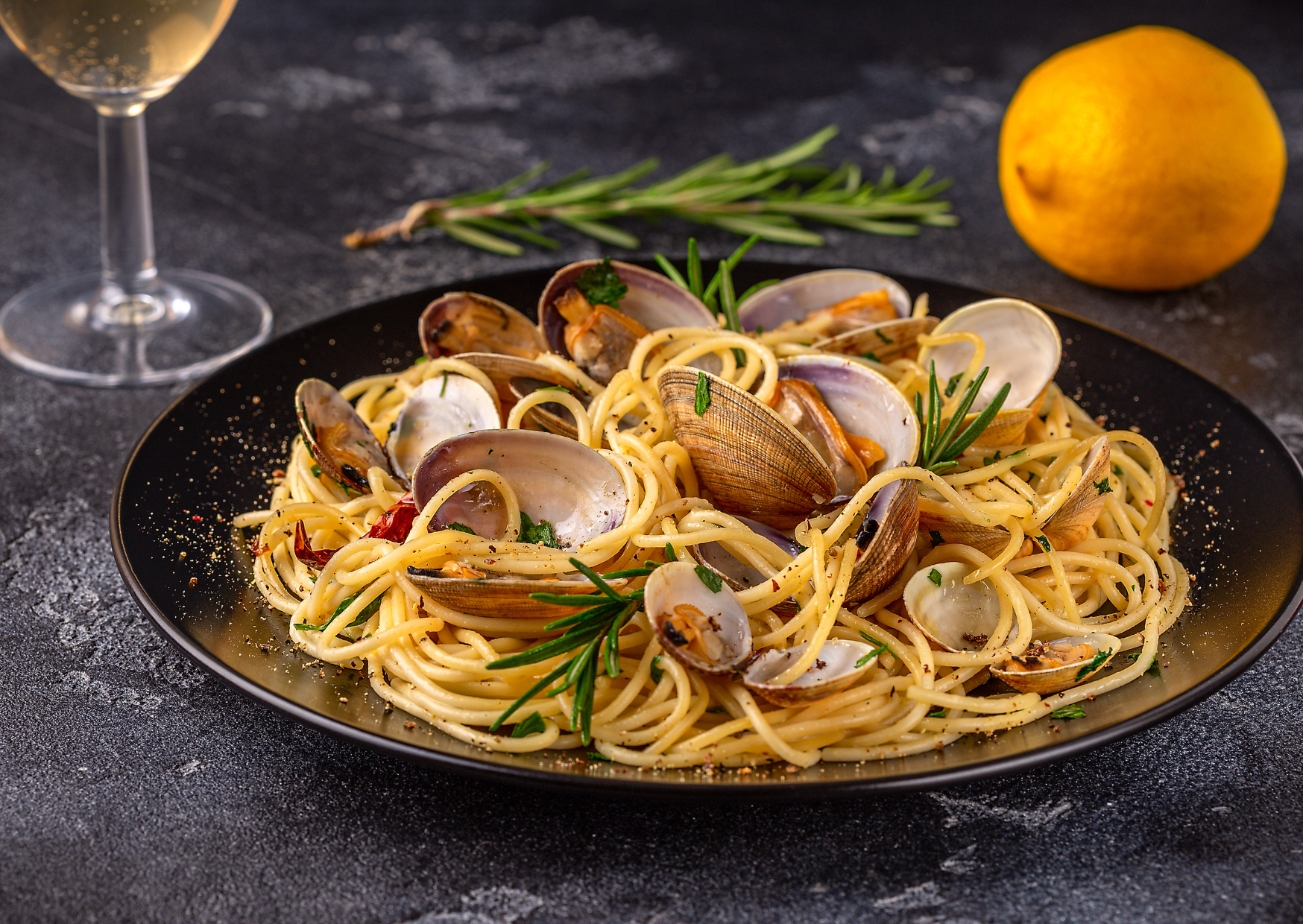 Stop Ordering These 5 Foods in Italy: 5 Italian Dishes That Instantly Make You Look Like a Tourist 4 Spaghetti alle Vongole Italian Dishes