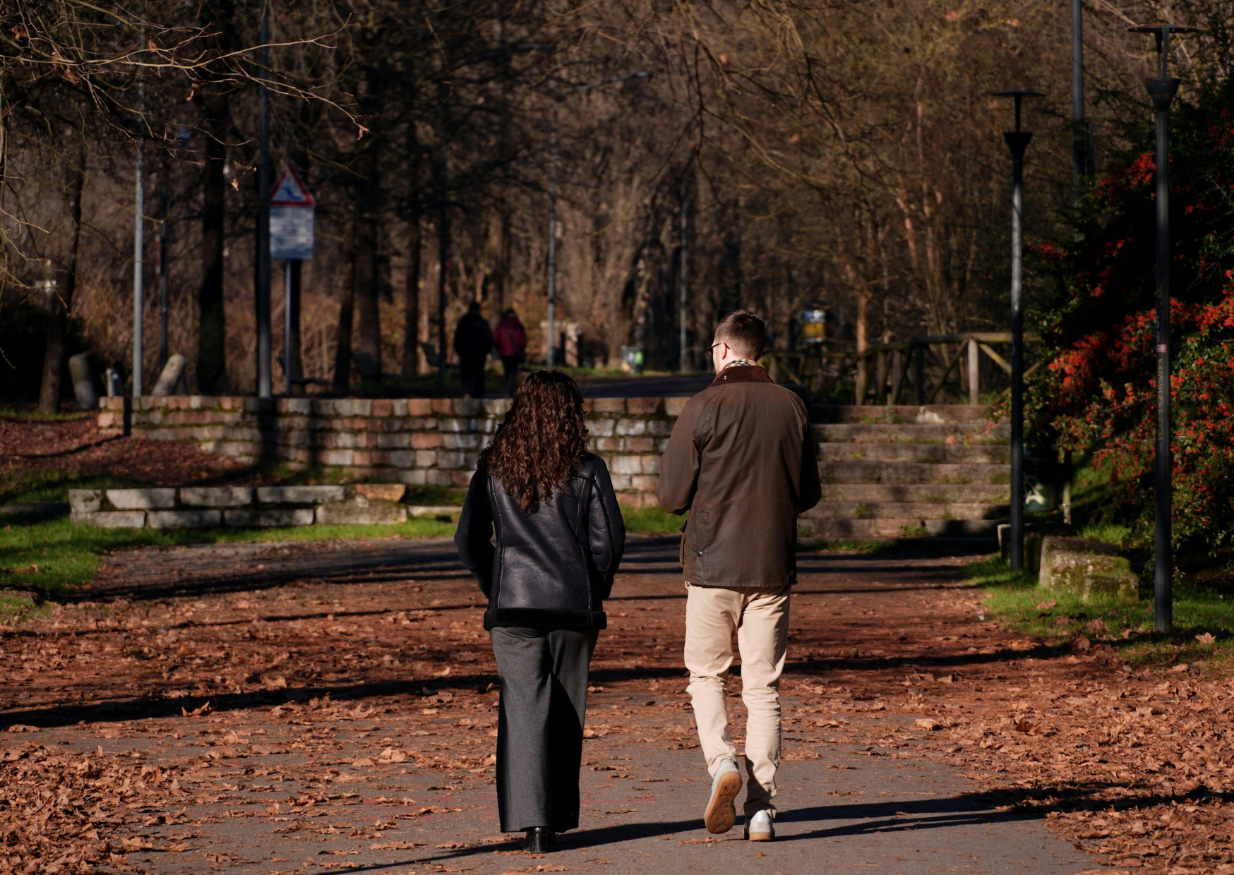 The Intimacy Habit Americans Sacrificed for Convenience: The 30-Minute Evening Ritual That Can Make Couples Feel Close Again 2 couple in Europe 5