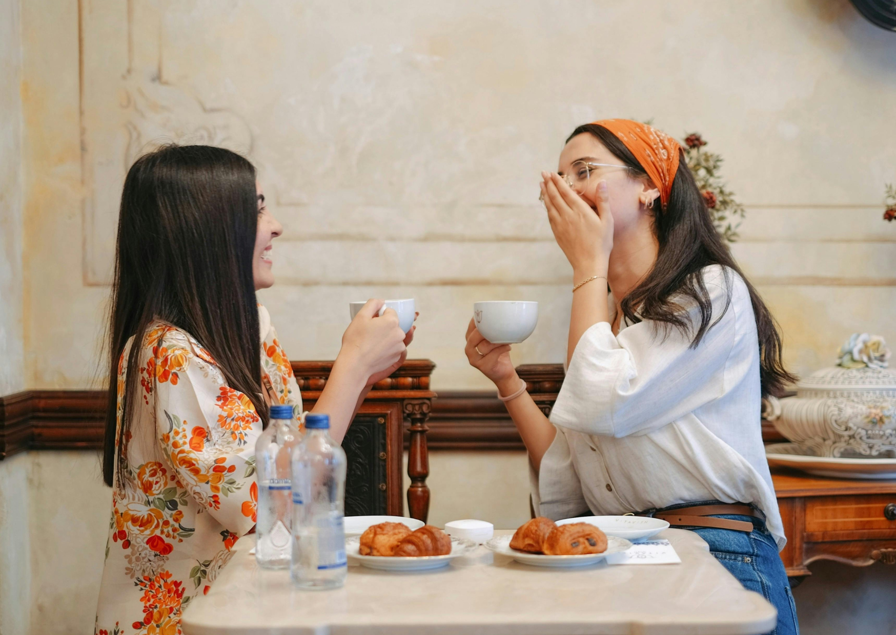 The French Breakfast Habit That Protects the Brain After 70: What the French Do at Breakfast That Americans Rarely Copy 3 french people 5