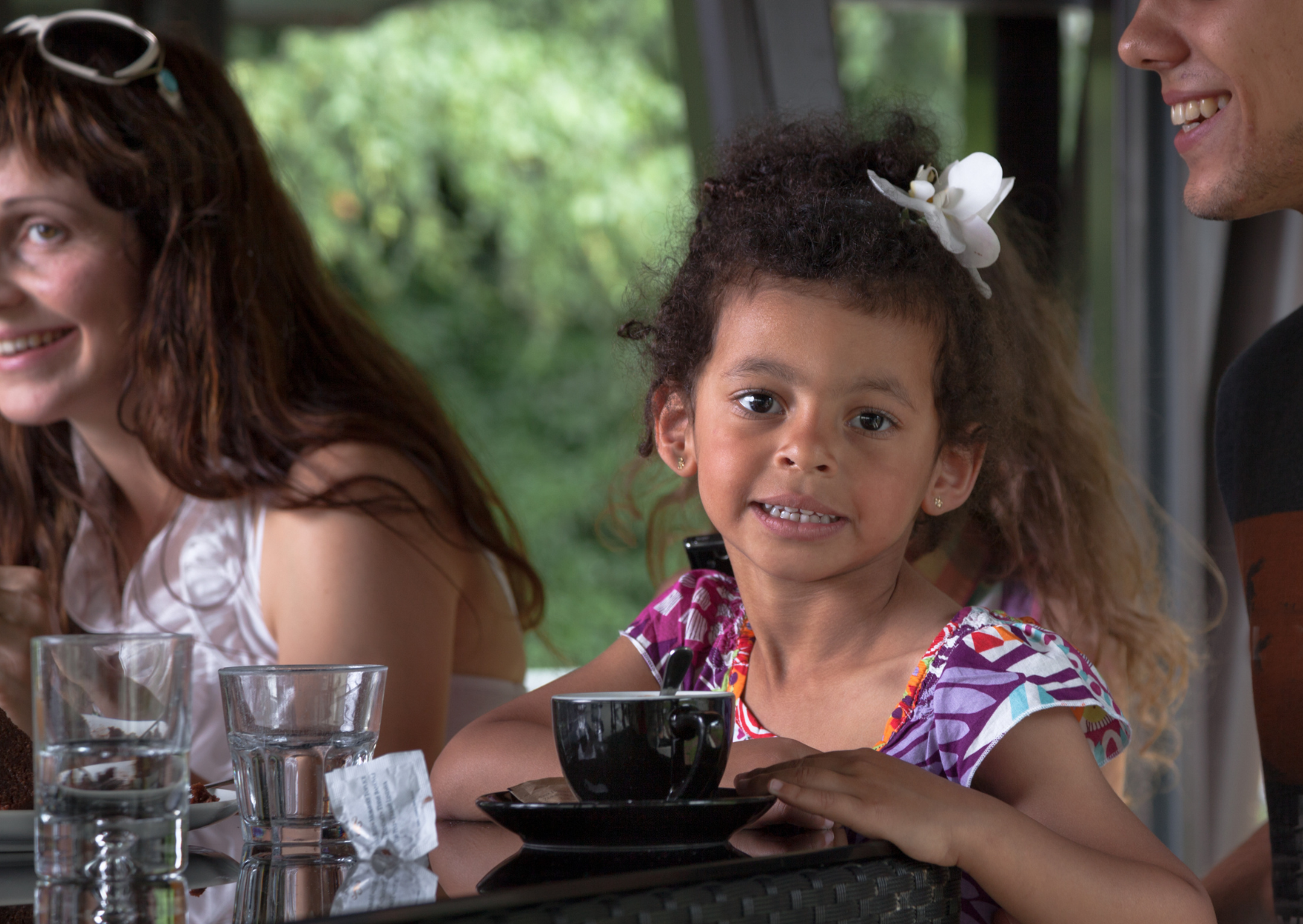 The Way American Mothers Talk To Their Children In European Restaurants That Makes Locals Move Tables 2 kids in cafes 2