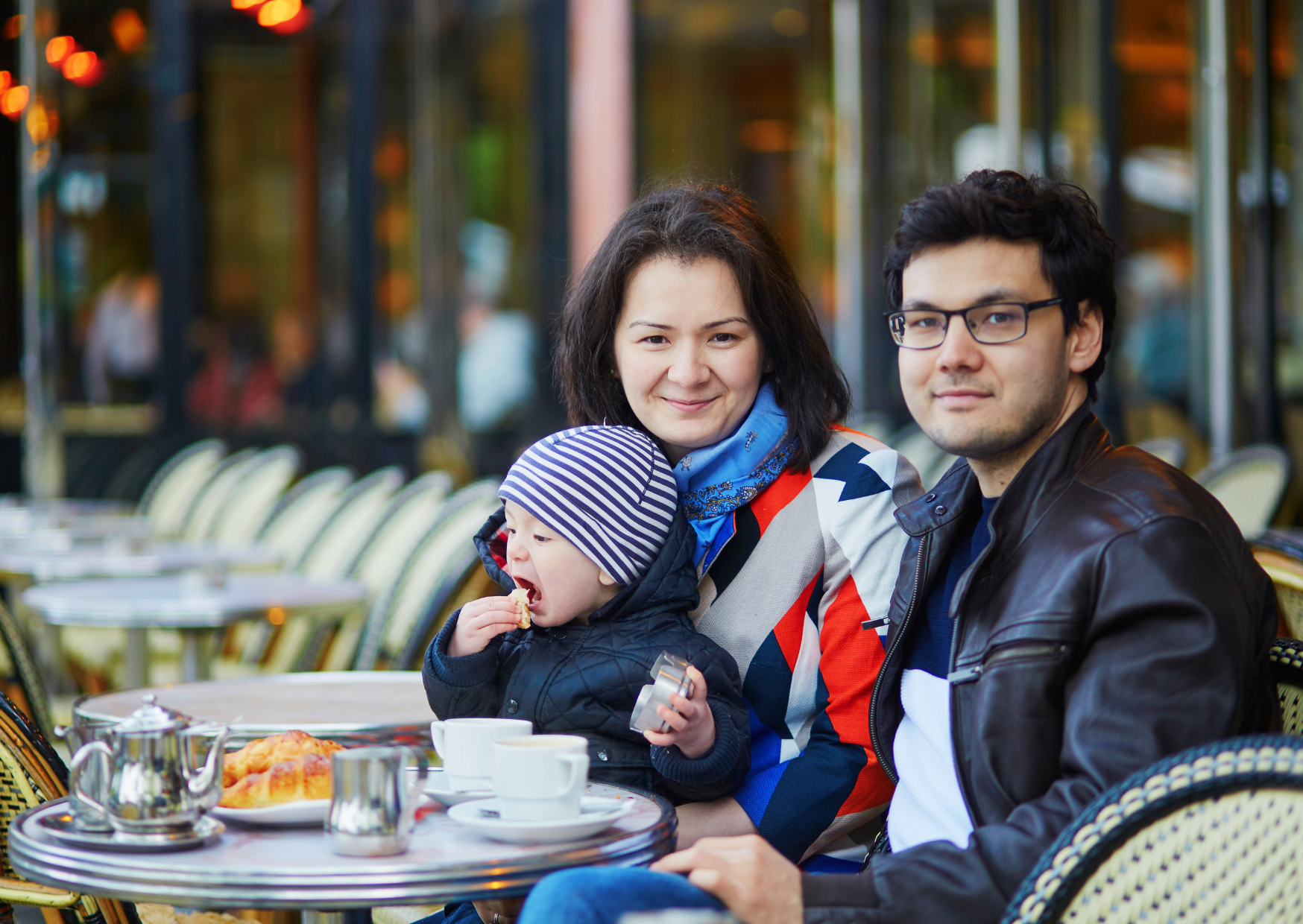 The Way American Mothers Talk To Their Children In European Restaurants That Makes Locals Move Tables 5 kids in cafes 3