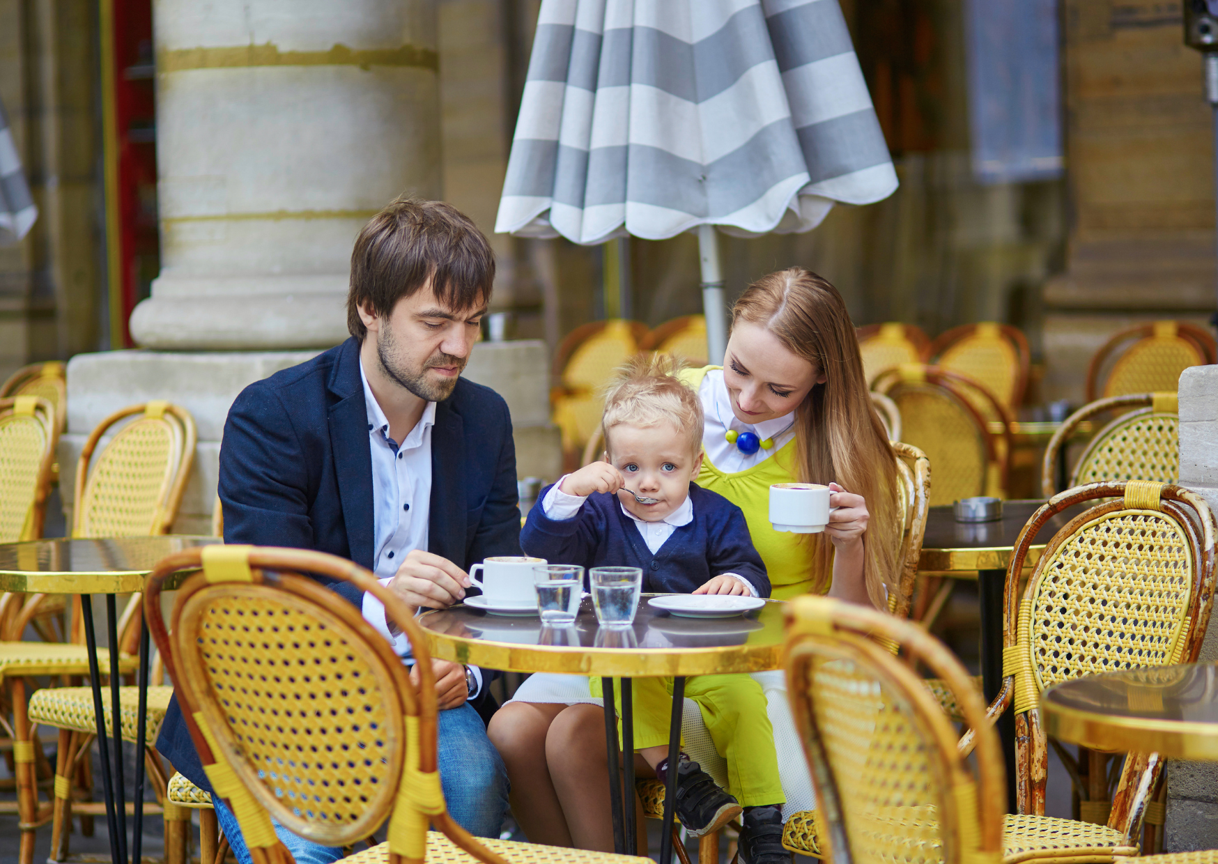 The Way American Mothers Talk To Their Children In European Restaurants That Makes Locals Move Tables 4 kids in cafes