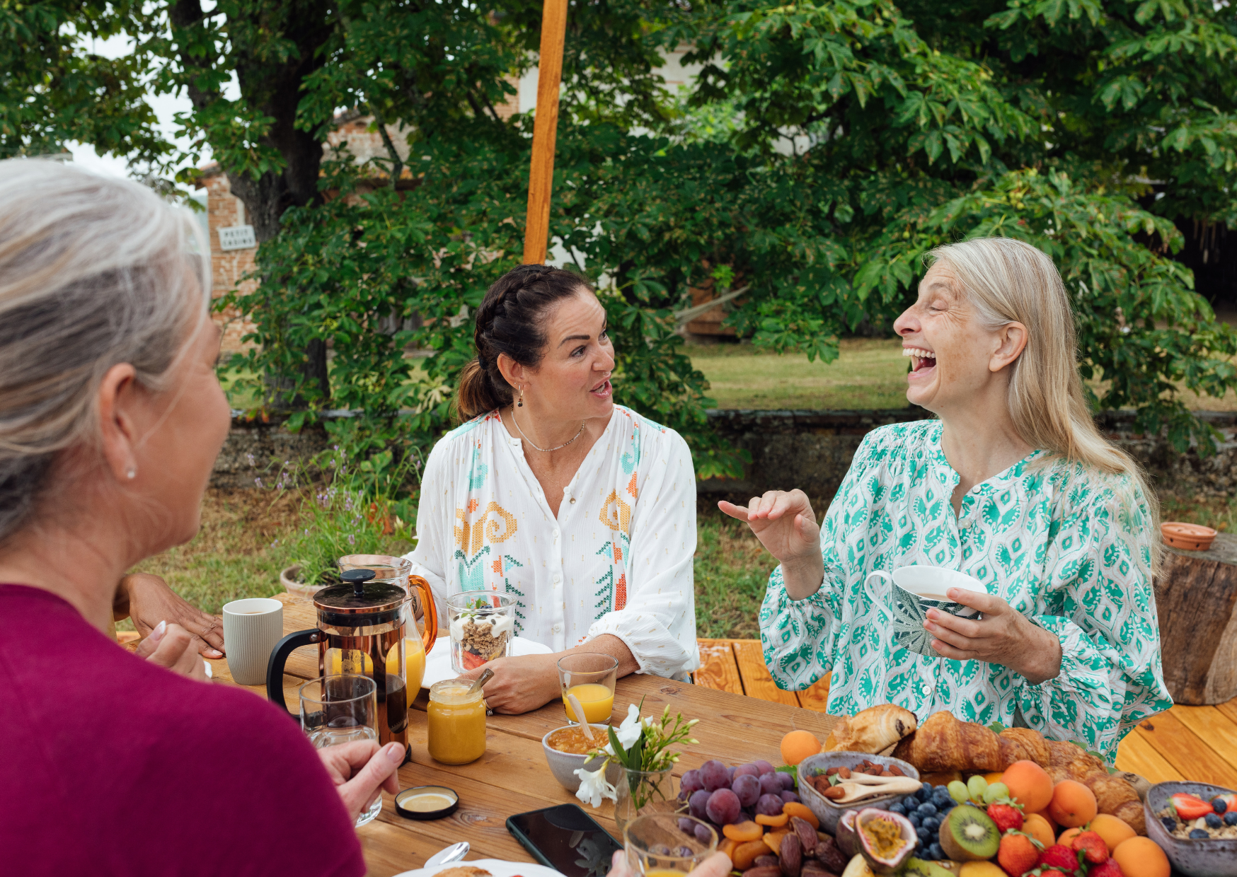 The French Eating Schedule That Quietly Creates a 14-Hour Overnight Fast 1 old french women eating 4