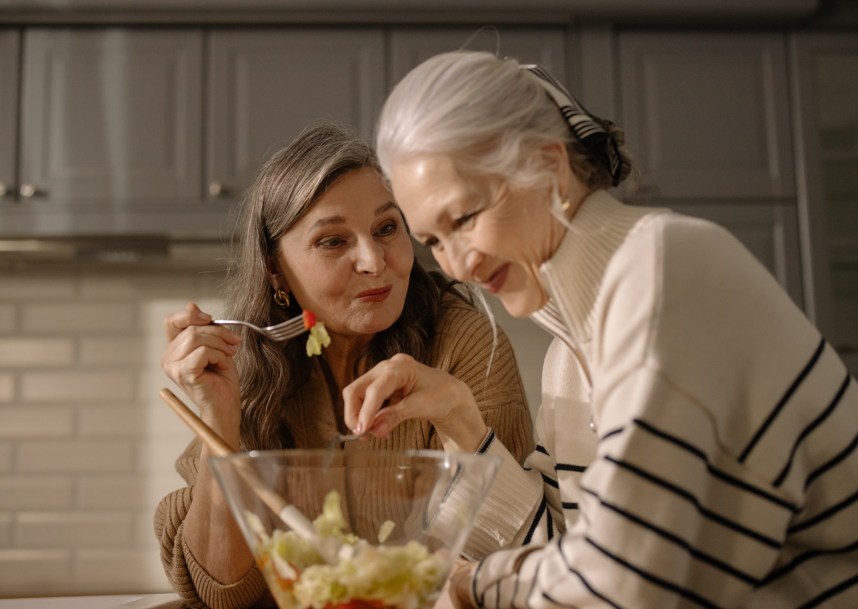 The French Eating Schedule That Quietly Creates a 14-Hour Overnight Fast 3 old french women eating 5