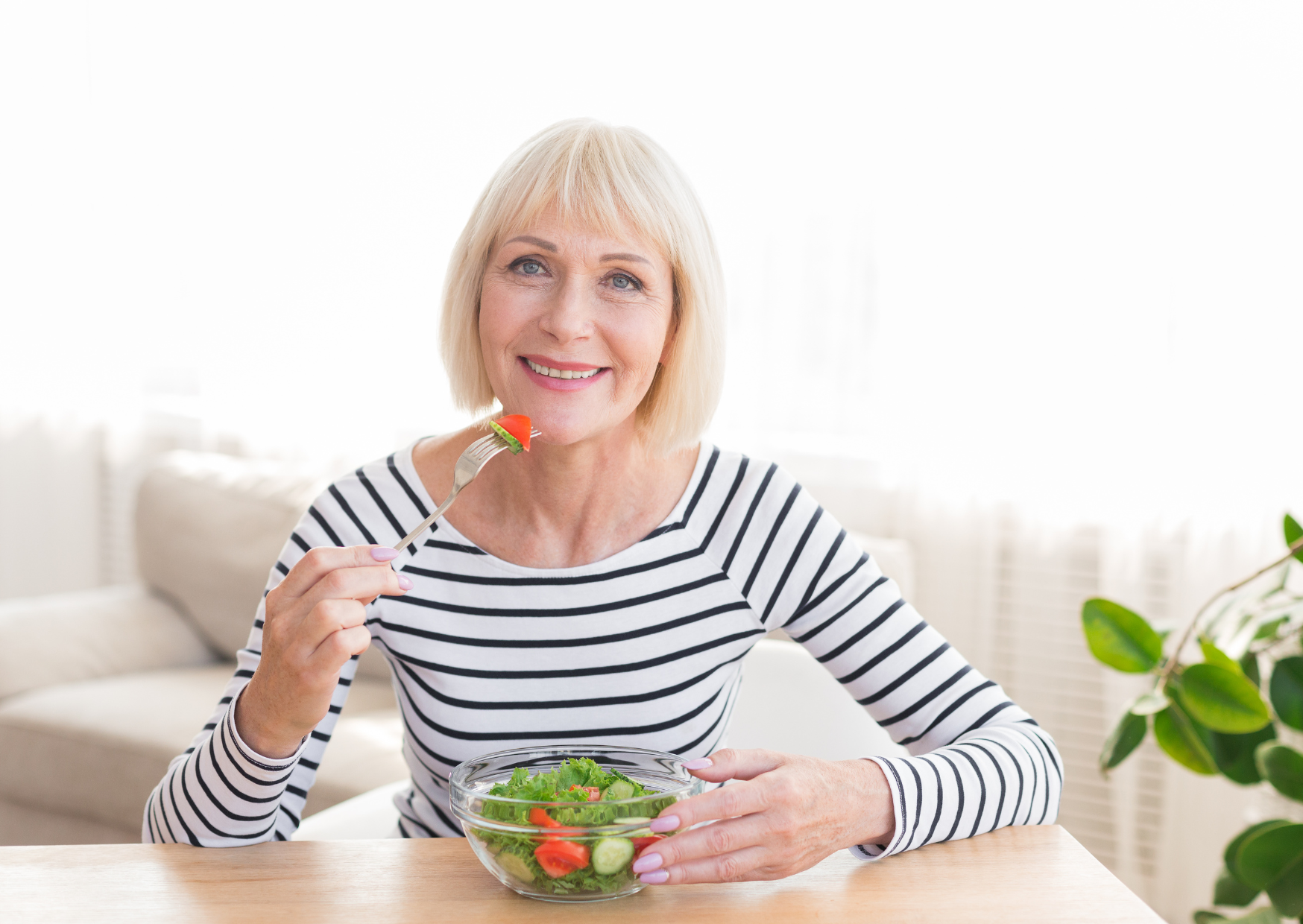 The French Eating Schedule That Quietly Creates a 14-Hour Overnight Fast 2 old french women eating